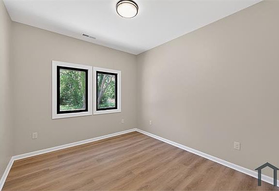 5th image of 301 Olivia Ln #1