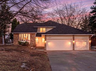4550 Evergreen Dr, Vadnais Heights, MN 55127
