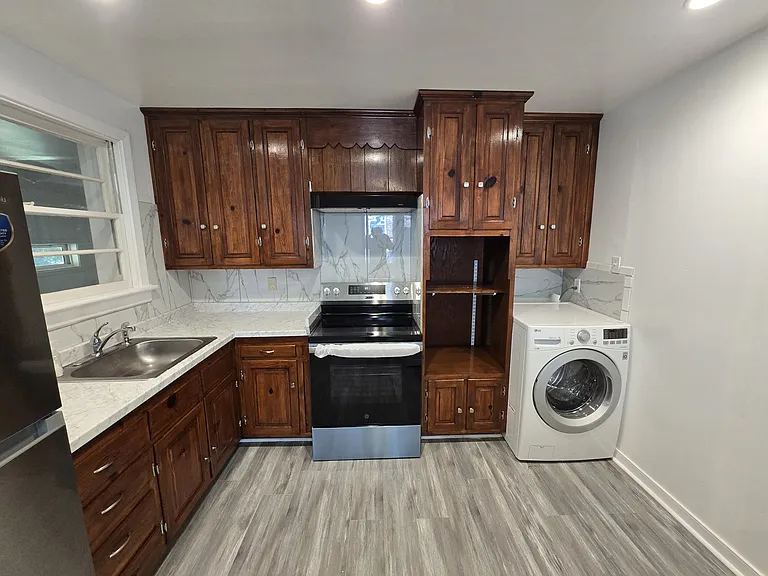 2312 Reed Rd — Photo 7