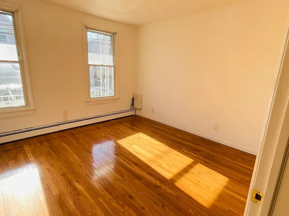 89 W 21st St, Bayonne, NJ 07002