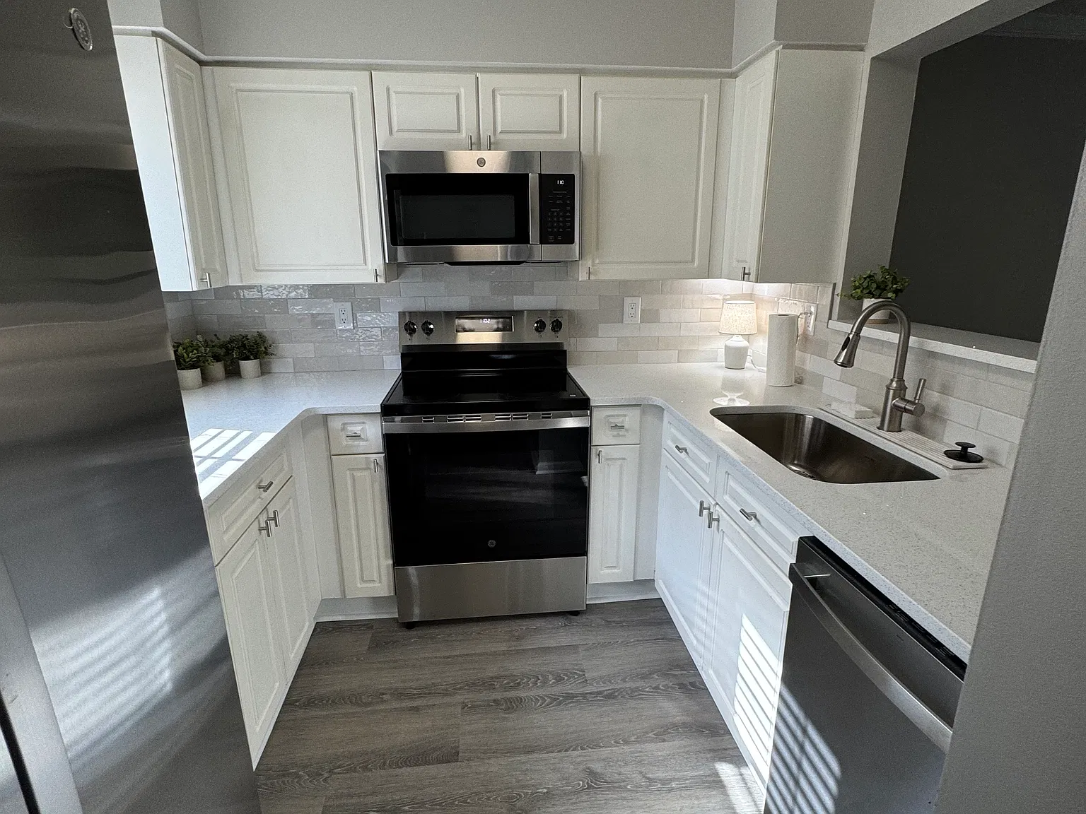 2 bed, 2.5 bath, 1152 sqft, $1,975 — Photo 2
