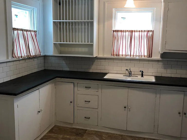 1406 W Cedar Ave — Photo 5