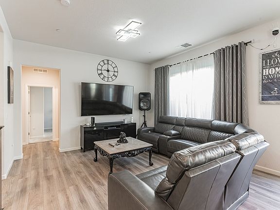 2nd image of 1408 Friendly Valley Ln