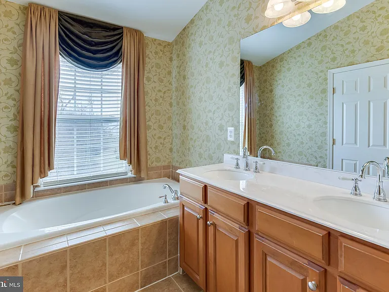 1008 Hampton St — Photo 12