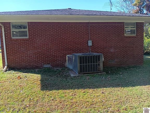 3rd image of 23 Piper Dr