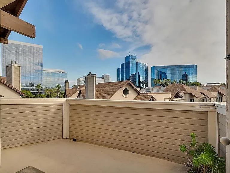 4639 Executive Dr — Photo 8