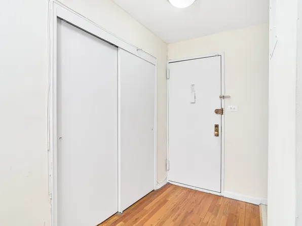 165 Christopher Street image 3 of 11