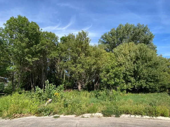 1435 Greenleaf Pl SE, Owatonna, MN 55060