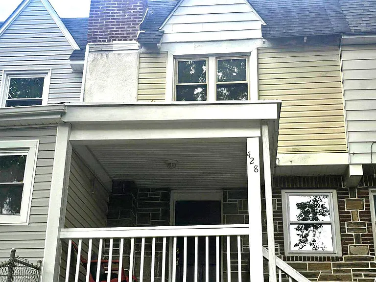 428 Croyden Rd — Photo 2