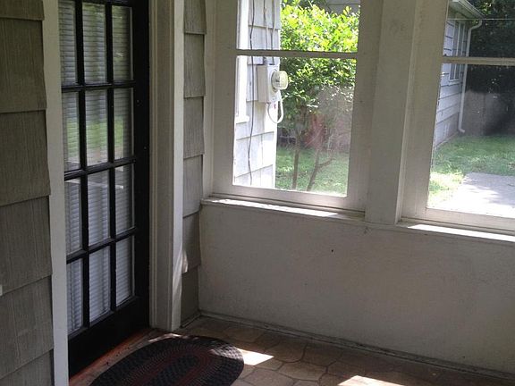 2nd image of 208 E Vanderbilt St