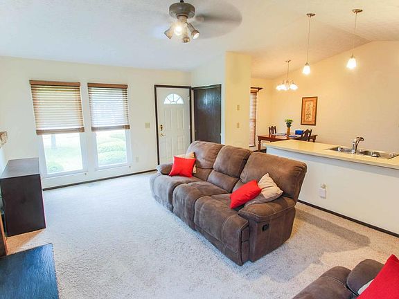 4th image of 44 Stonyridge Ct