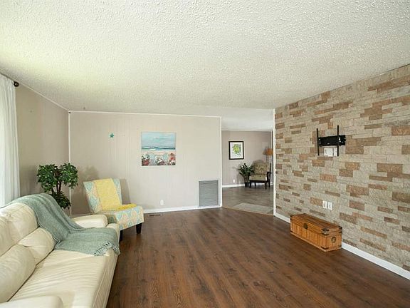 4th image of 920 Wren Cir
