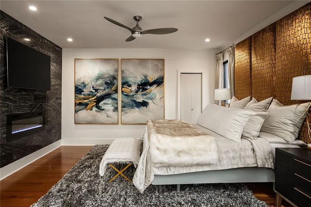7 bed, 6.5 bath, 7396 sqft, $30,000 — Photo 2