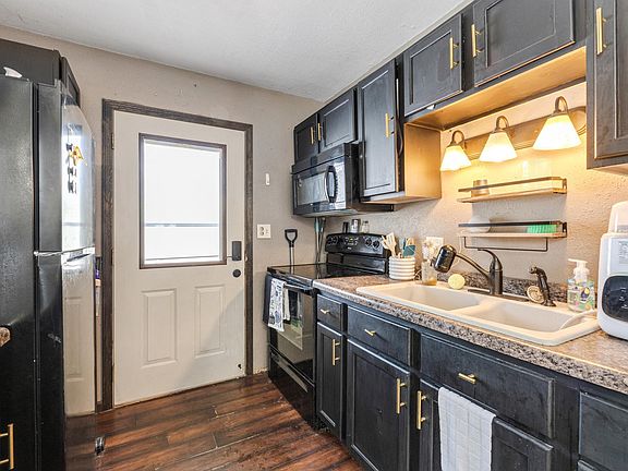 5th image of 119 E Saint Patrick St