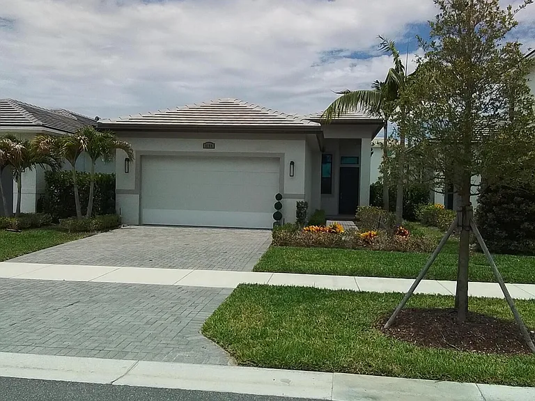 9184 SW Esule Way — Photo 1