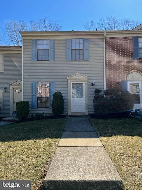1st image of 46 Greenwich Dr