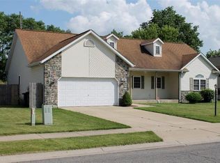 210 Lake Vista Dr, Porter, IN 46304