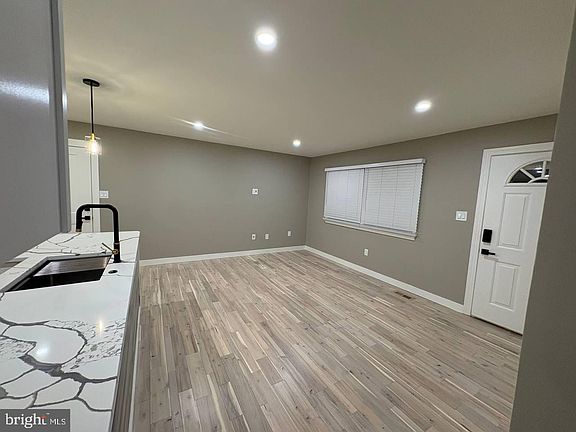 3rd image of 13223 Hawthorn Ln