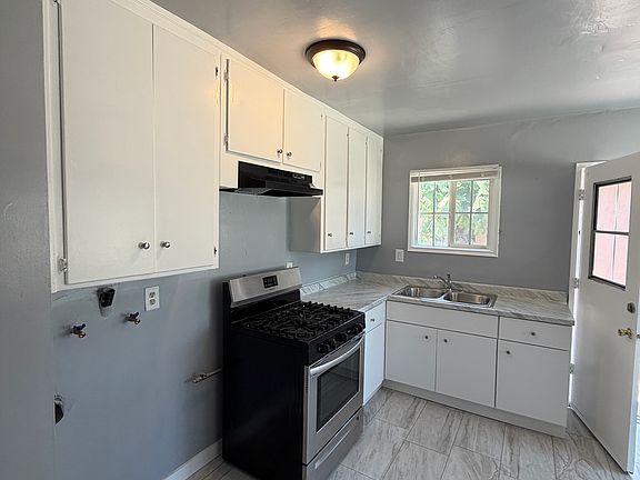 4th image of 12406 Dahlia Ave #12406