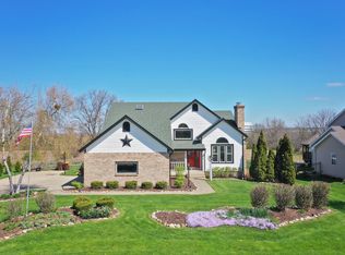 704 Deerpath Rd, Harvard, IL 60033