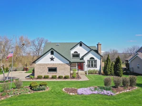 704 Deerpath Rd, Harvard, IL 60033