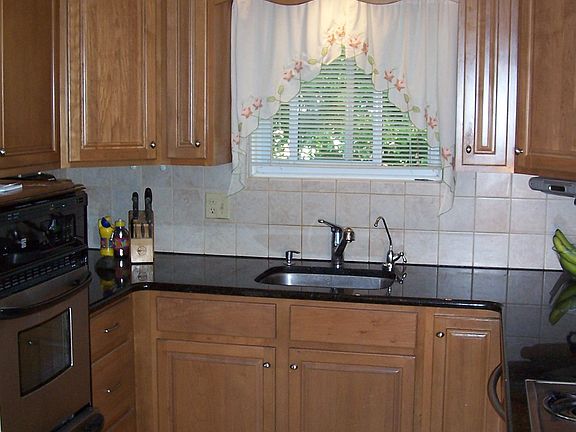 5th image of 244 Mackintosh Dr