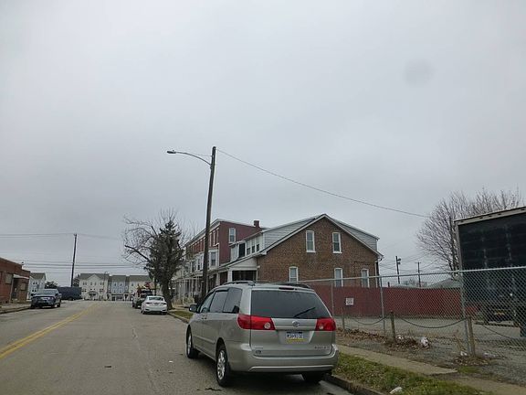 5th image of 633 E York St