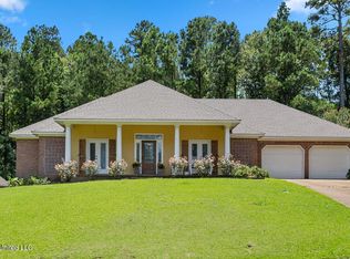555 Cliffview Dr, Brandon, MS 39047
