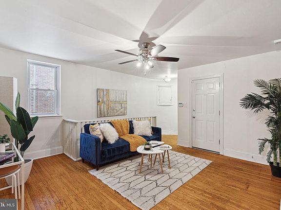 3rd image of 1305 Spruce St #Townhouse 1c