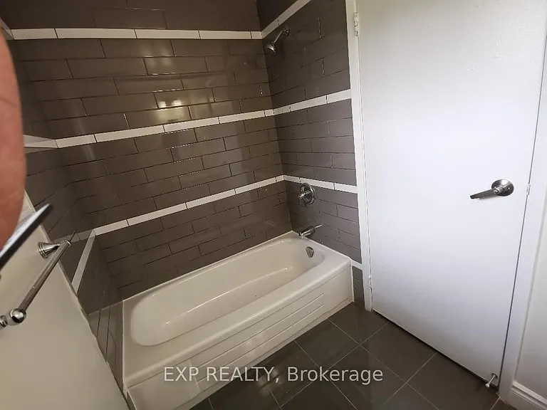 550 2nd St #5 — Photo 6