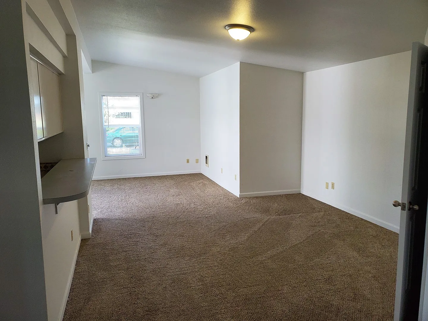 2 Bed 1 Bath SW Redmond — Photo 3