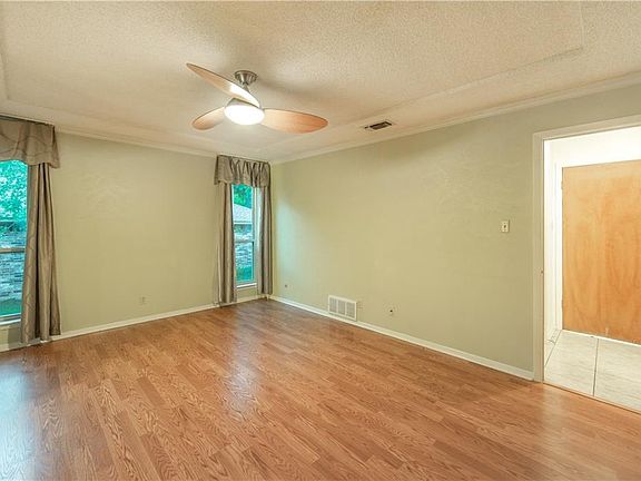5th image of 6912 Trail Lake Dr