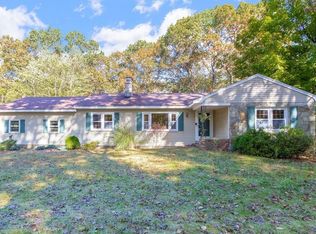 29 Hartford St, Dover, MA 02030