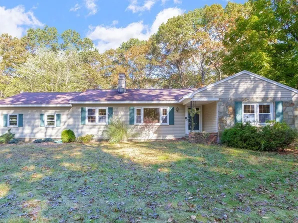 29 Hartford St, Dover, MA 02030