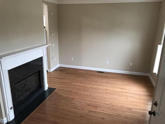 3rd image of 113 E Mechanic St
