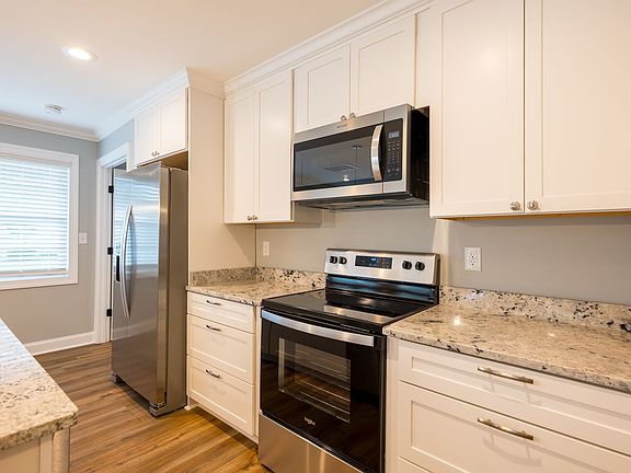 3rd image of 1201 N Oak St Unit A