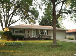 115 Stonegate Dr, Canton, IL 61520