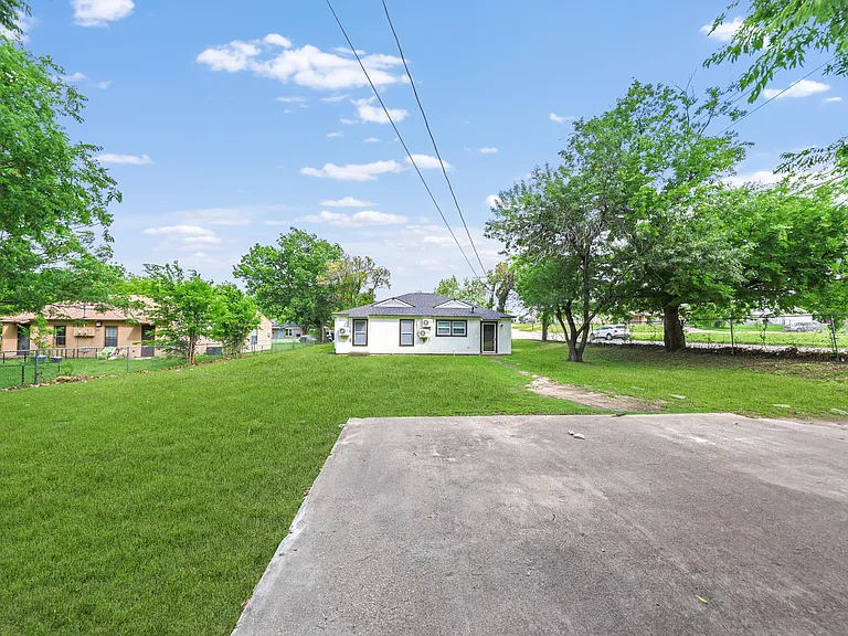 913 Estelle Ave — Photo 19