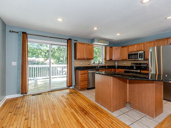 5th image of 58 Russell Dr