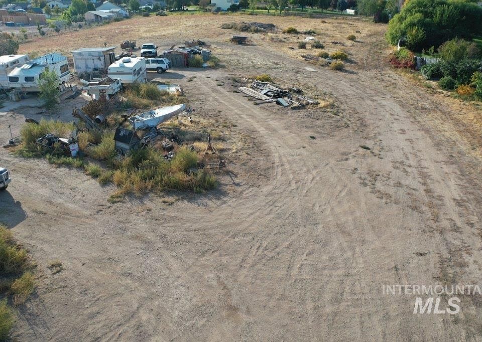 2nd image of W Dooley Ln