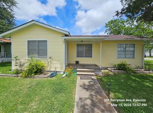 300 Perryman Ave, Palacios, TX 77465