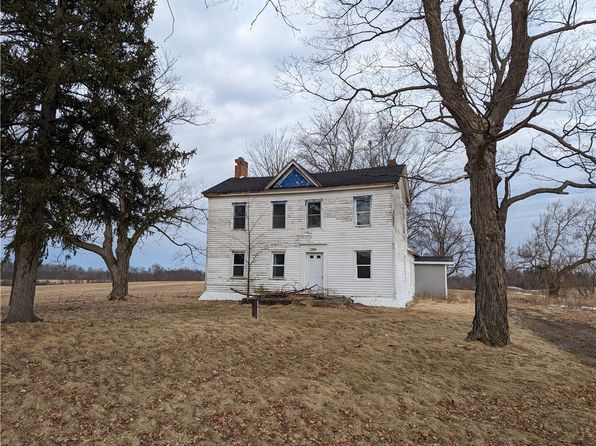 1769 Sandhill Rd, Farmington, NY 14425
