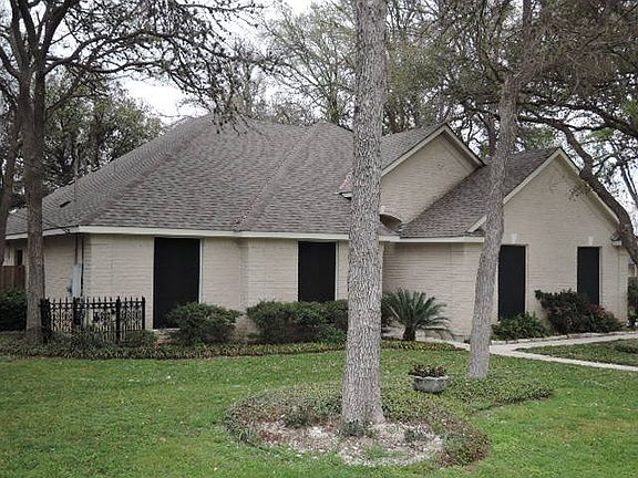 3rd image of 210 Primrose Dr
