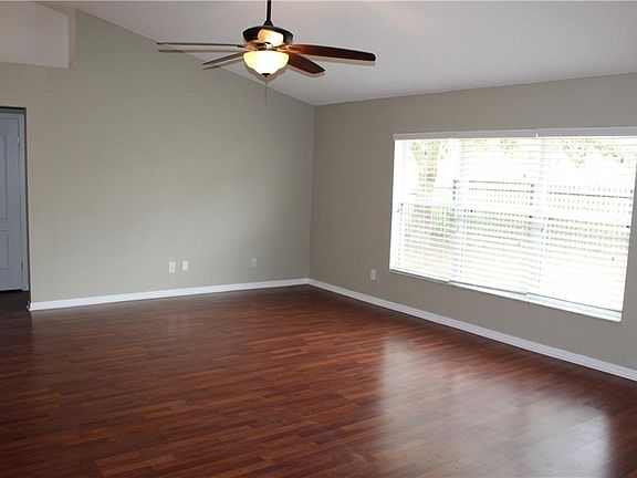4th image of 918 Cork Oak Ln