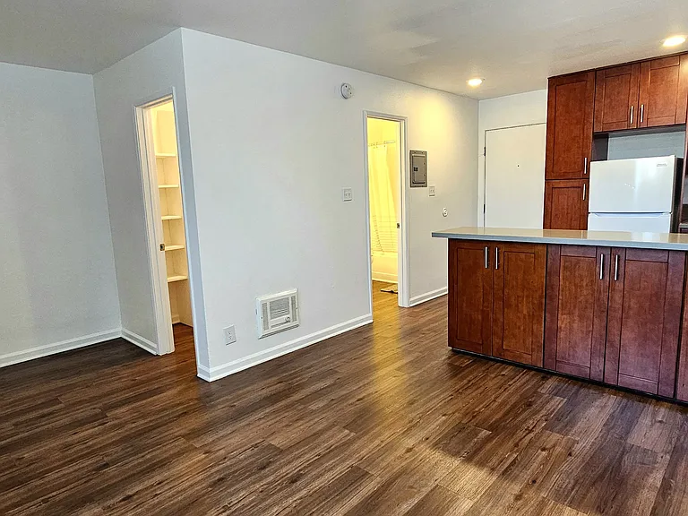 Windward Village Apartments — Photo 56