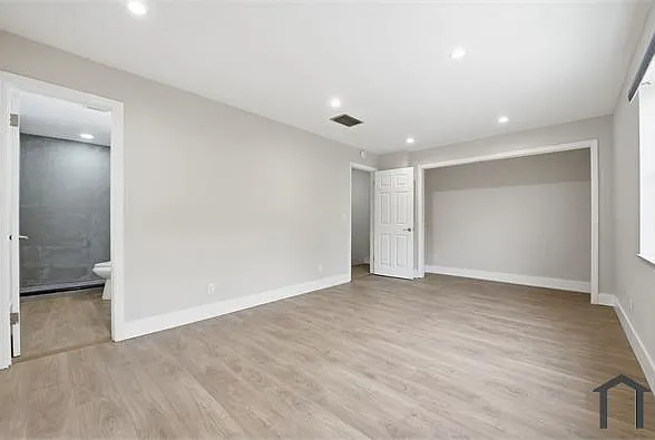 7318 NW 75th St — Photo 16