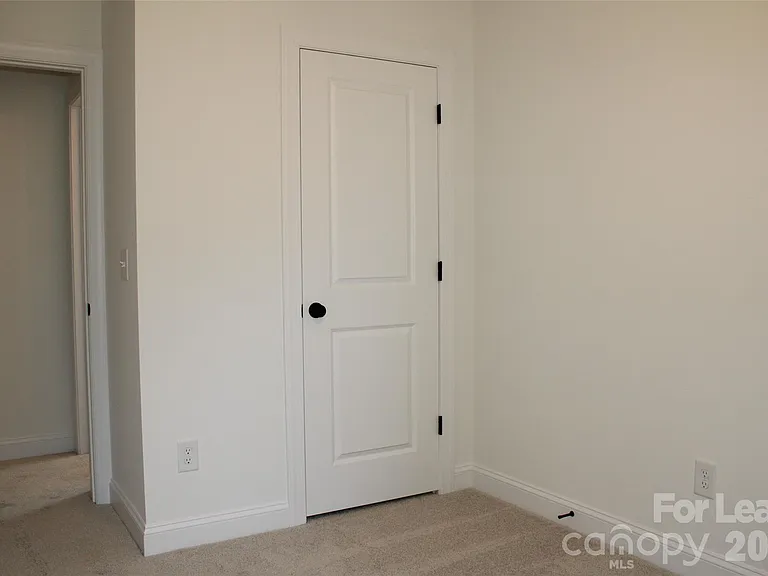 574 W Park Ave #A — Photo 16
