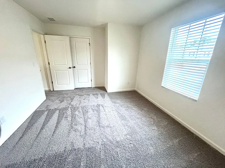 303 Hyde Park — Photo 19