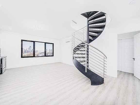 4th image of 211 Baldwin Ave #608