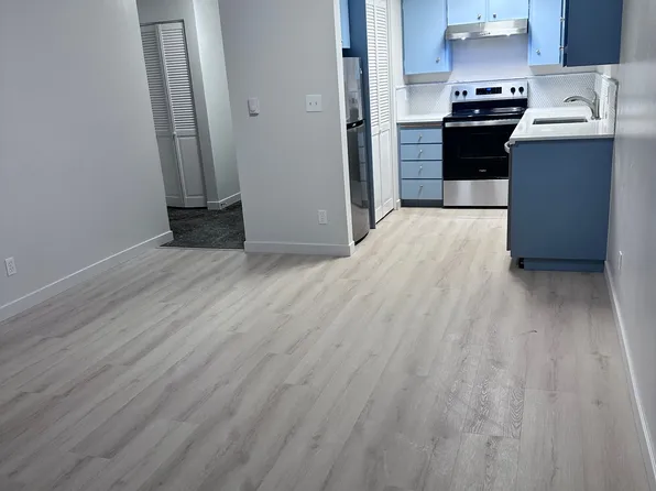 3211 SW Avalon Way APT 205, Seattle, WA 98126